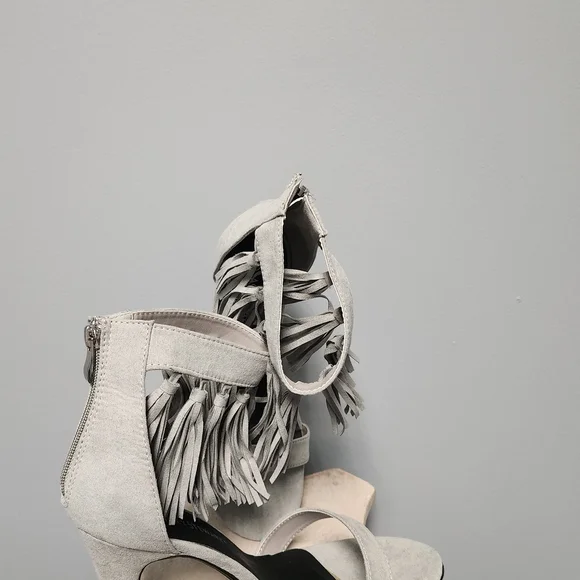 NWT Ashley Stewart Grey Tassel Women's Heels 11 - Picture 4 of 5